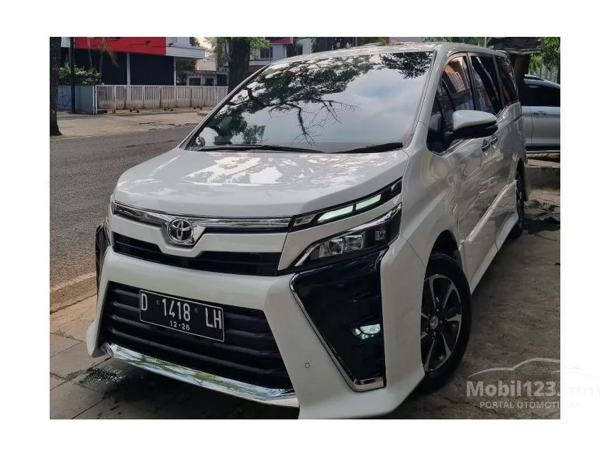 Jual Mobil Toyota Voxy 2017 2.0 di Jawa Barat Automatic Wagon Putih Rp 398.000.000