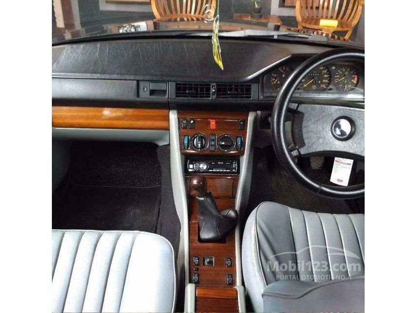 1989 Mercedes-Benz 230E 2.3 Manual Sedan
