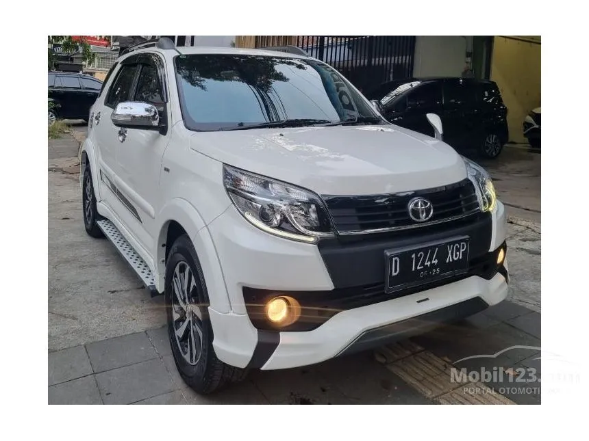 Jual Mobil Toyota Rush 2015 S 1.5 Manual 1.5 di Jawa Barat Manual SUV Putih Rp 170.000.000