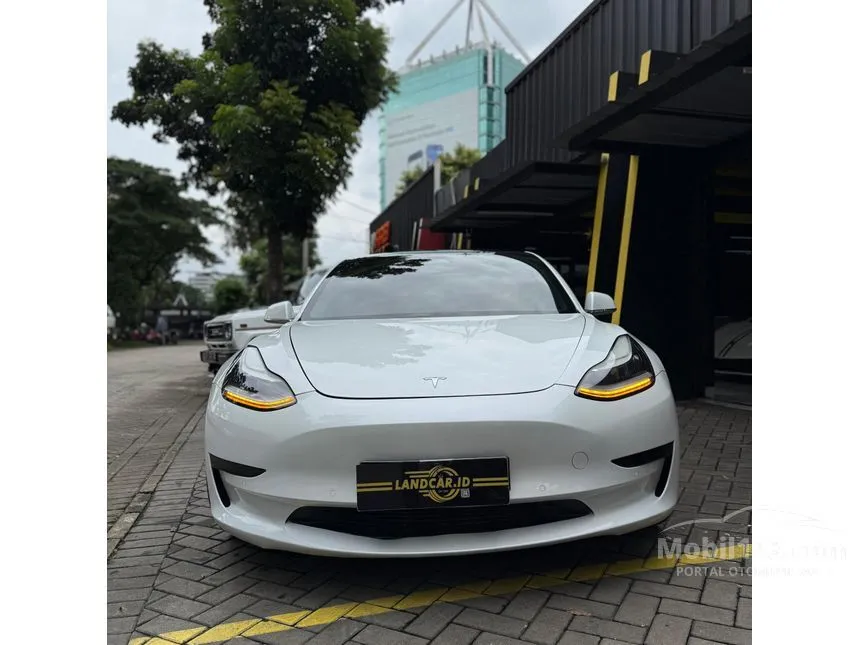 2020 Tesla Model 3 Standard Range Plus Sedan