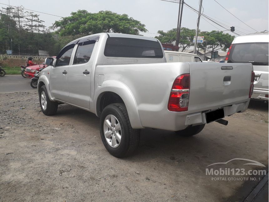 Jual Mobil  Toyota  Hilux  2013  E 2 5 di Jawa Barat Manual 