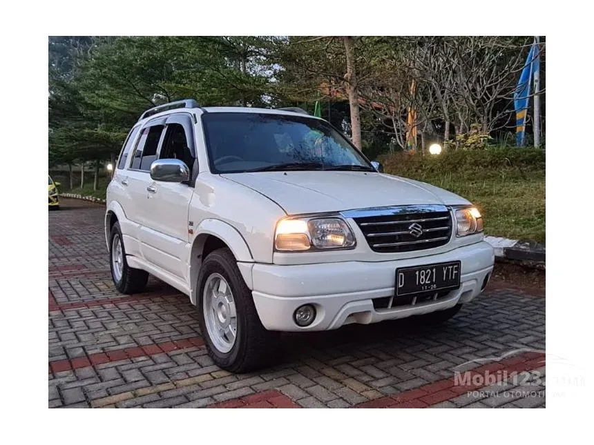 Jual Mobil Suzuki Escudo 2002 2.0 di Jawa Barat Manual SUV Putih Rp 83.000.000