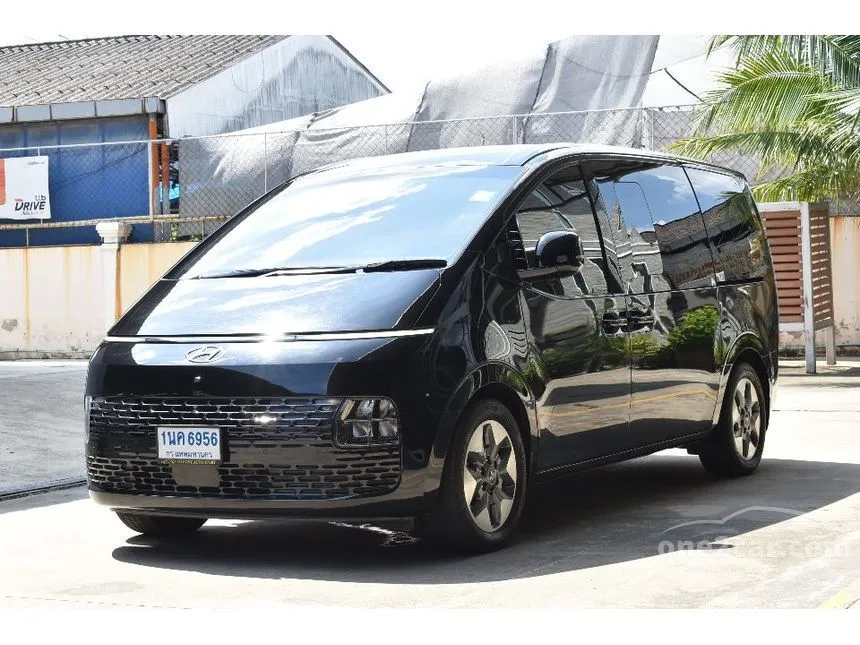 2021 Hyundai Staria SEL Van