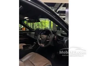 2023 Lexus ES 300h 2.5 Ultra Luxury Sedan