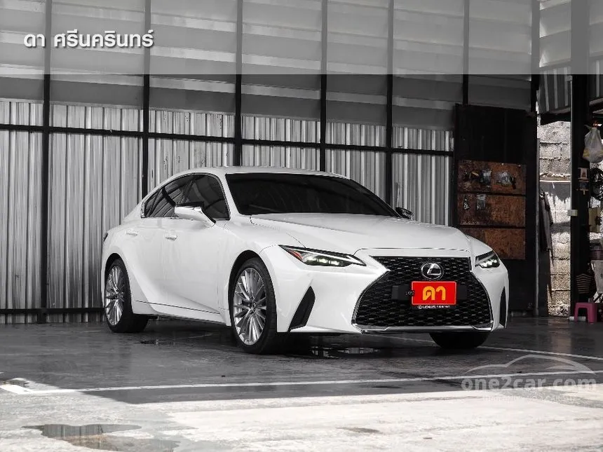 2025 Lexus IS300h Premium Sedan