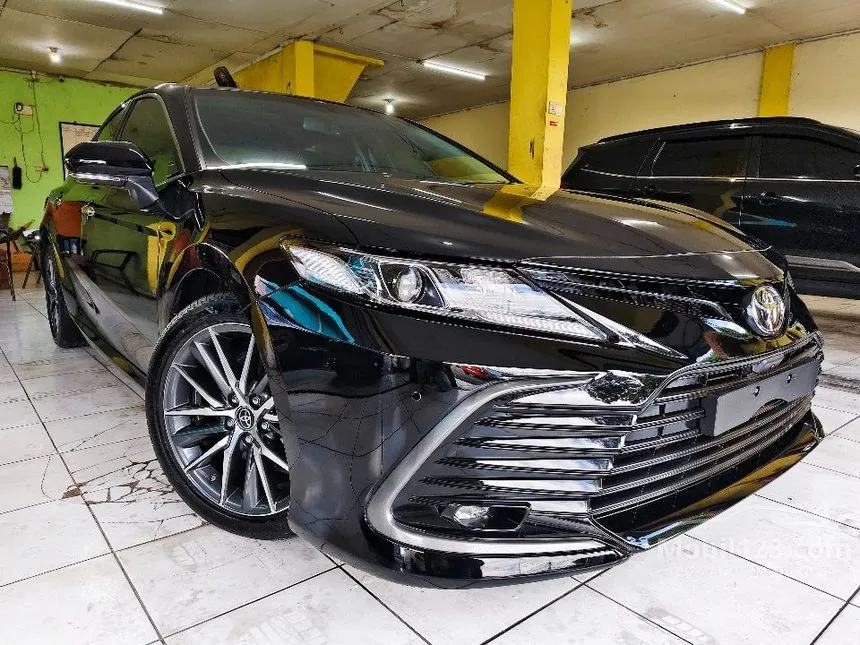 2022 Toyota Camry V (Premium Color) Sedan