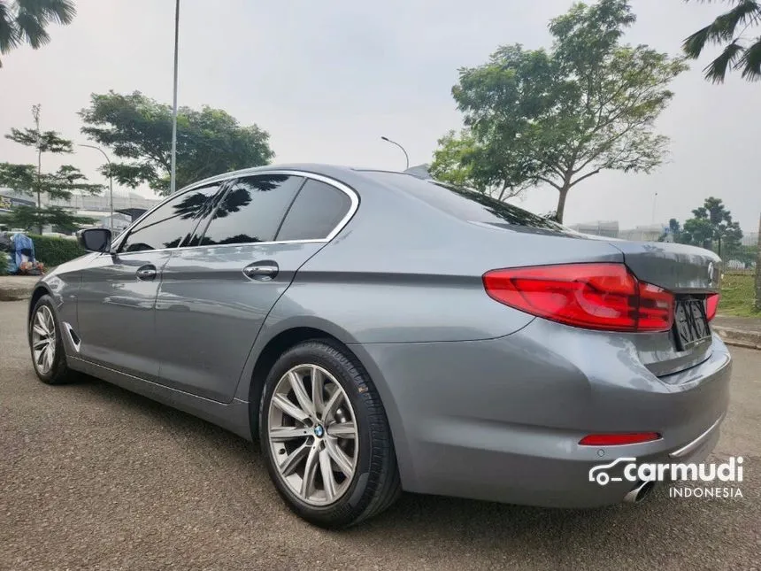 2018 BMW 520i Luxury Sedan