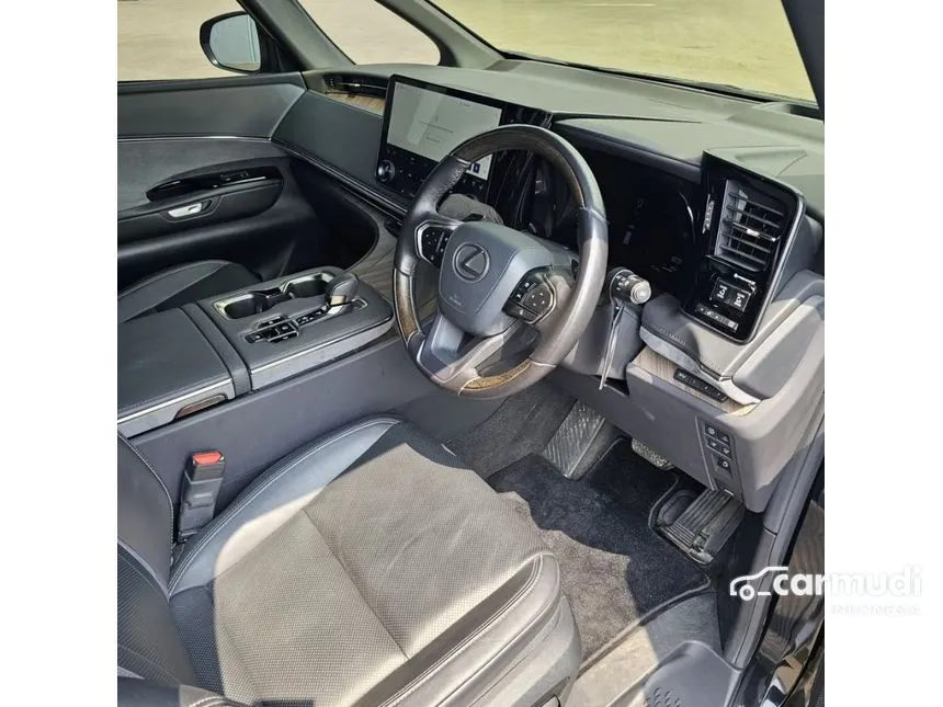 2023 Lexus LM 350h 7 Seater MPV