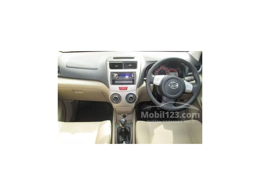 2015 Daihatsu Xenia R ATTIVO MPV