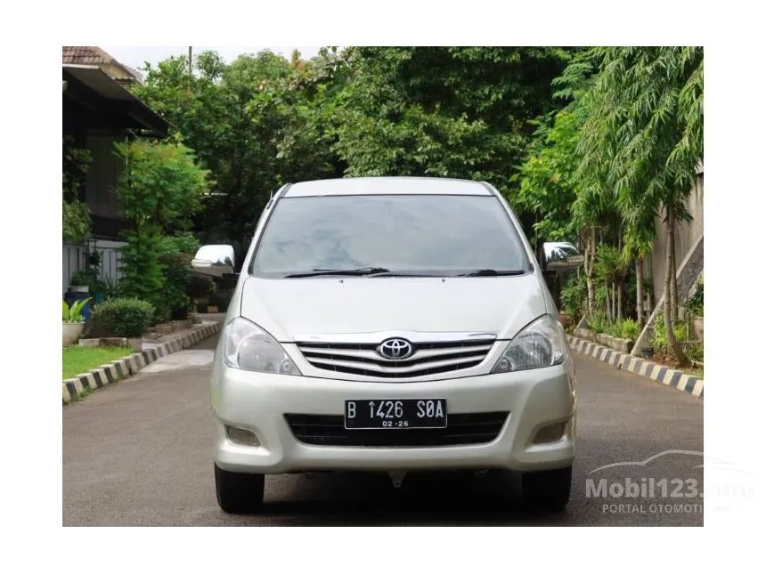 Jual Mobil Toyota Kijang Innova 2011 G 2.0 di Banten Automatic MPV Silver Rp 130.000.000