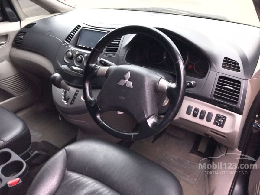 Jual Mobil Mitsubishi Grandis 2010 GT 2.4 di Jawa Barat 