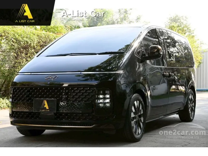 2024 Hyundai Staria Premium with sunroof Van