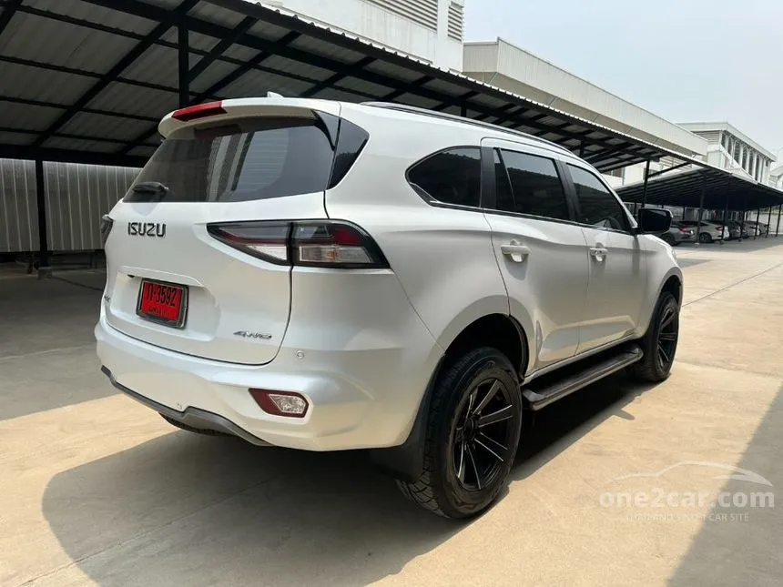 2022 Isuzu MU-X Ultimate SUV