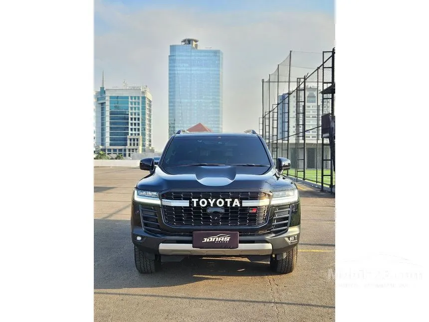 2023 Toyota Land Cruiser 300 GR-S (Premium Colour) SUV