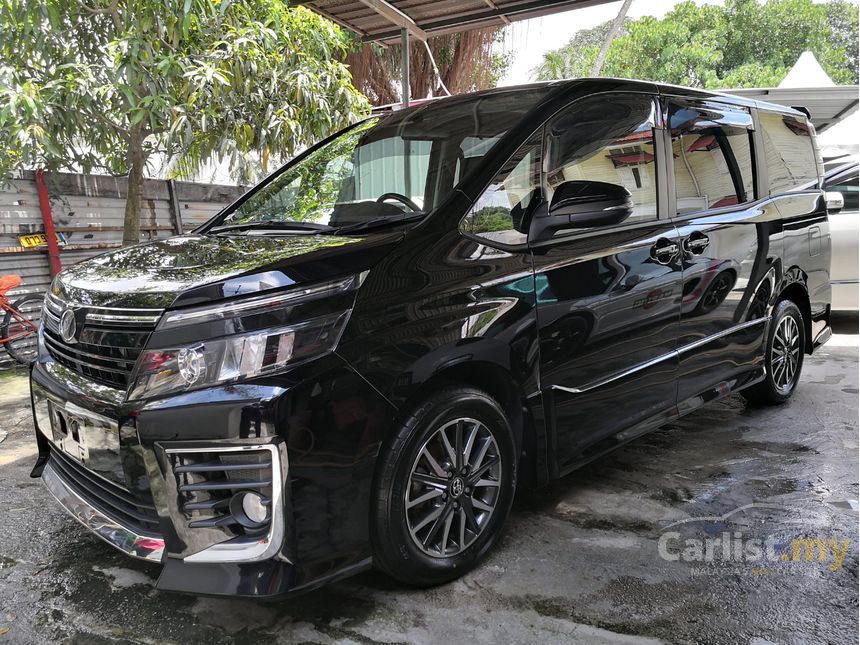 Toyota voxy 2014