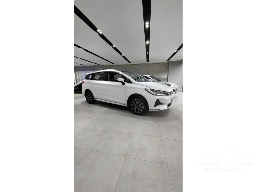 2025 BYD M6 Standard 7 Seater MPV