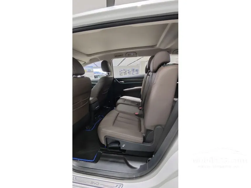2025 BYD M6 Standard 7 Seater MPV
