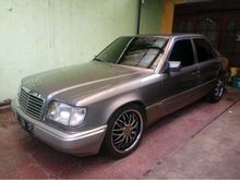 1993 Mercedes-Benz 230E 2.3 W124 L4 2.3 Manual Sedan