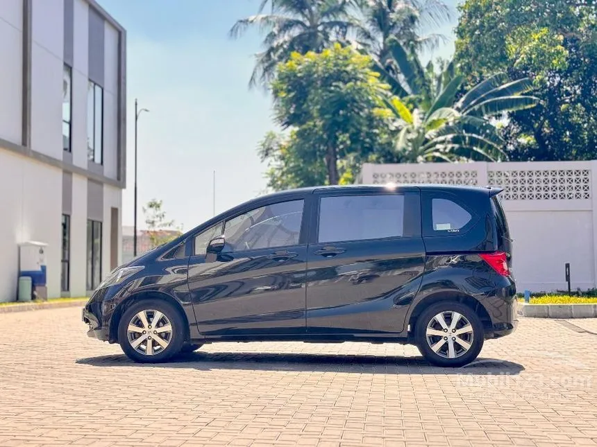 2011 Honda Freed Power Sliding Door MPV