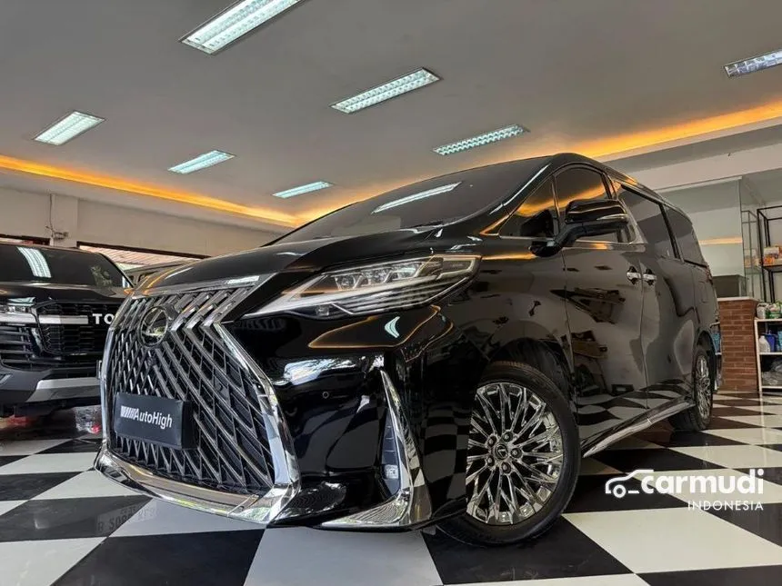 2022 Lexus LM 350 7 Seater MPV