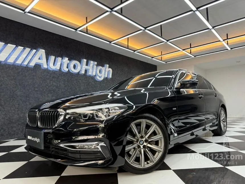 2018 BMW 520i Luxury Sedan