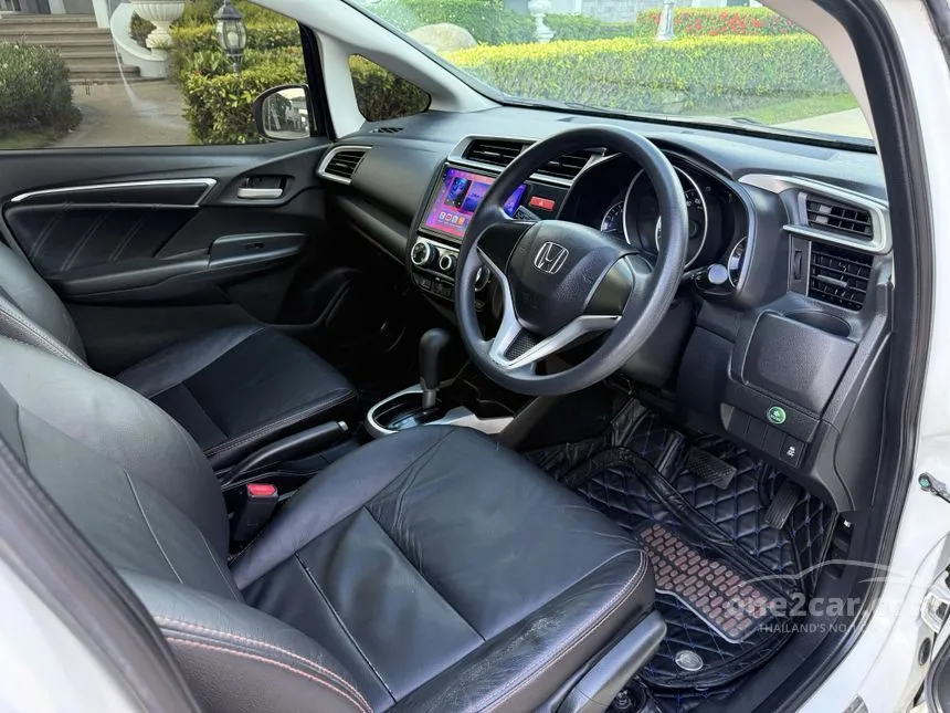 2016 Honda JAZZ V Hatchback