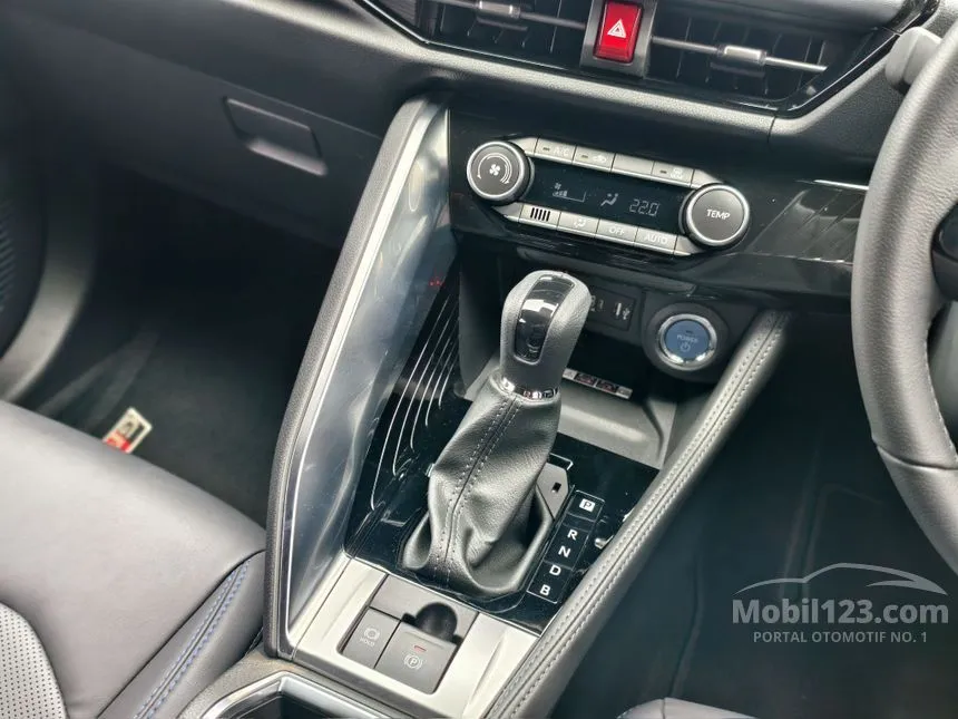 2025 Toyota Yaris Cross S HV (2 Tone) with GR Parts Aero Pkg SUV