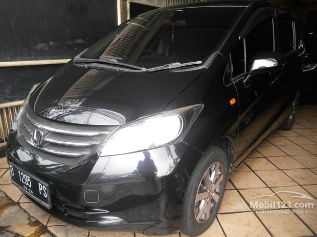  Honda  Freed  Mobil  bekas  dijual  di Bandung  Jawa barat 