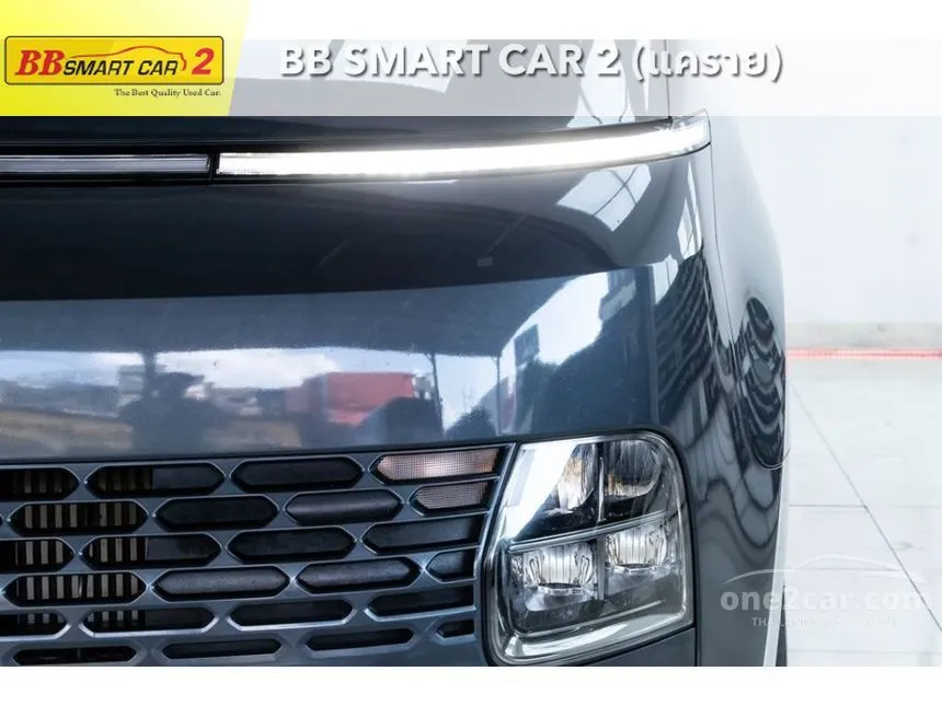 2022 Hyundai Staria SEL Van