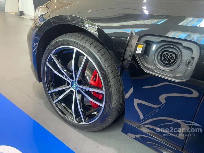 2025 BMW 330e M Sport Sedan