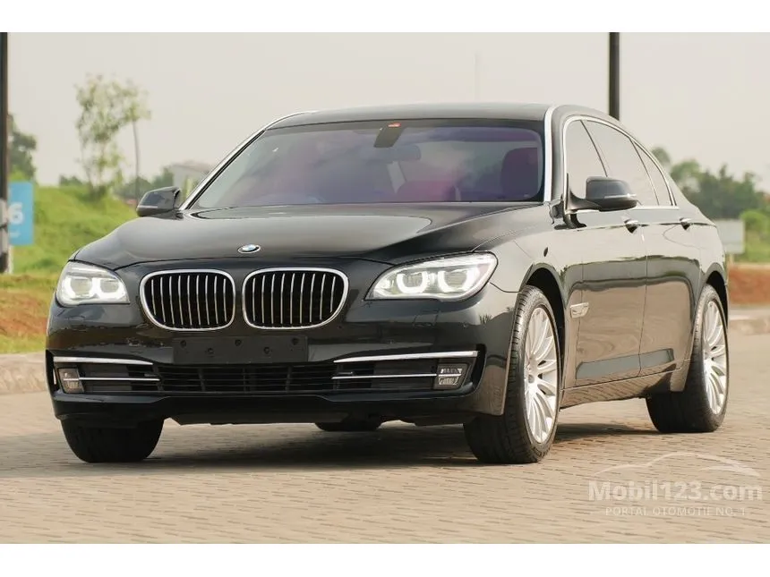2015 BMW 730Li F02 Sedan