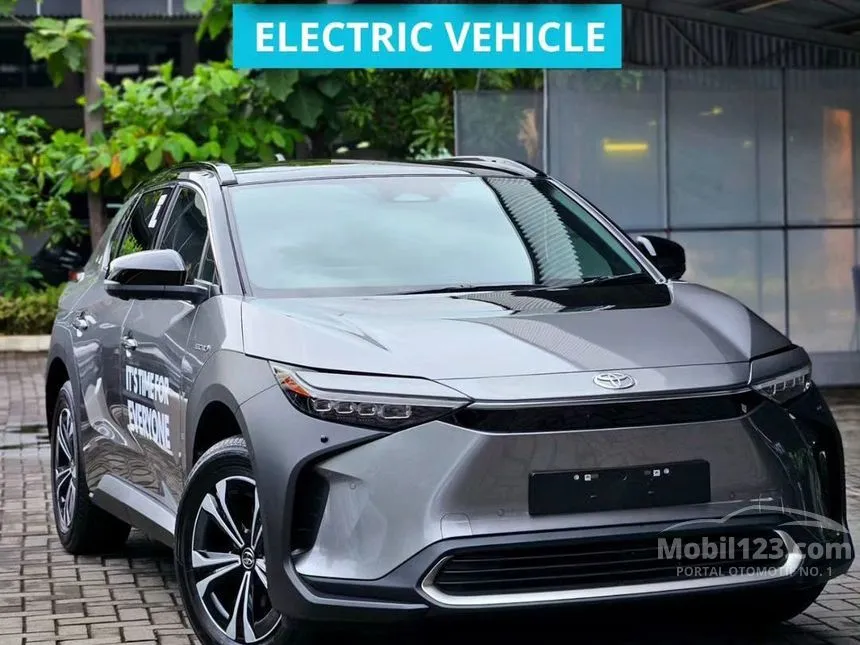 Jual Mobil Toyota BZ4X 2023 di Jawa Timur Automatic Wagon Silver Rp 1 ...