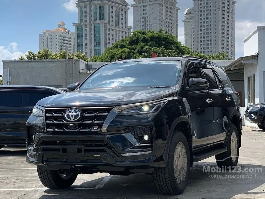 Jual Mobil Toyota Fortuner 2025 GR Sport TSS (Non RSE) 2.8 di Jawa Timur Automatic SUV Hitam Rp 657.010.000