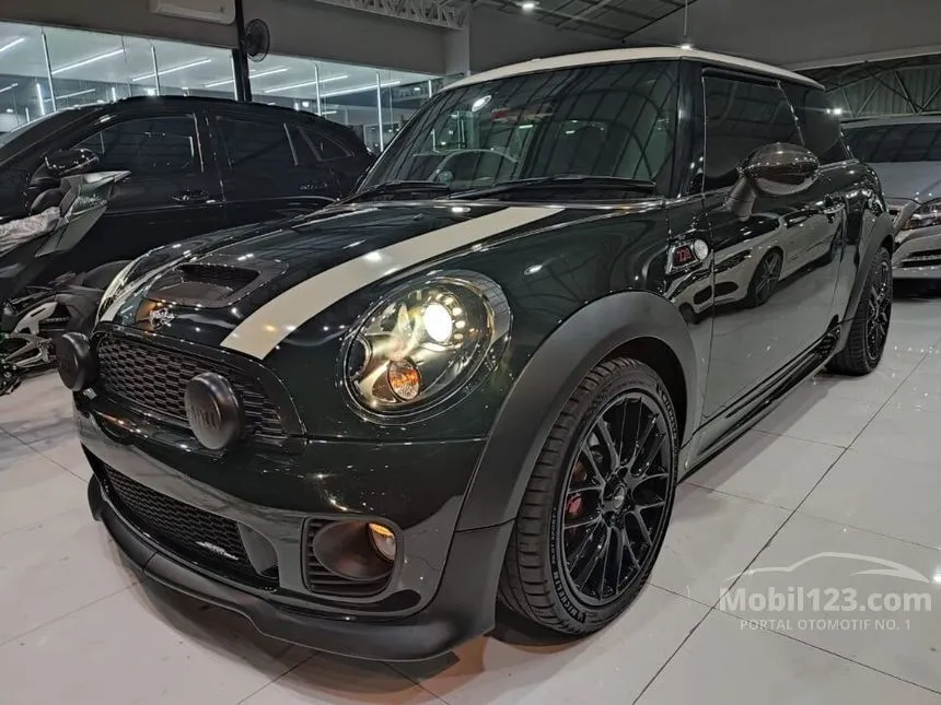 Jual Mobil MINI Cooper 2011 JCW 1.6 di Jawa Timur Manual Hatchback Hijau Rp 699.000.000