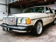 1984 Mercedes-Benz 200 2.0 Sedan
