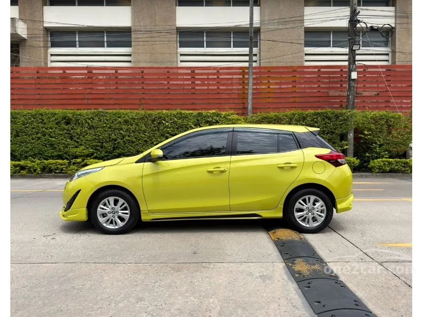 2019 Toyota YARIS E Hatchback