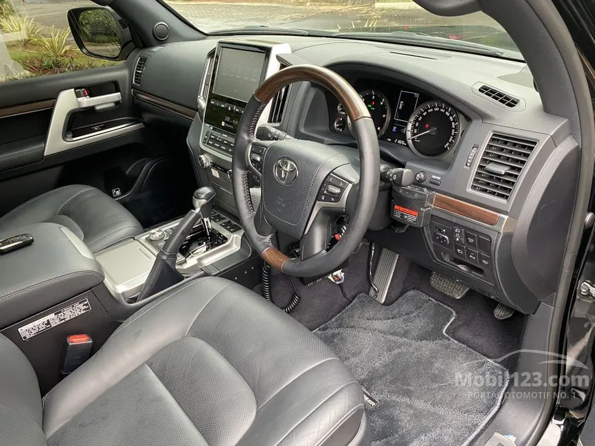 2018 Toyota Land Cruiser VX-R SUV