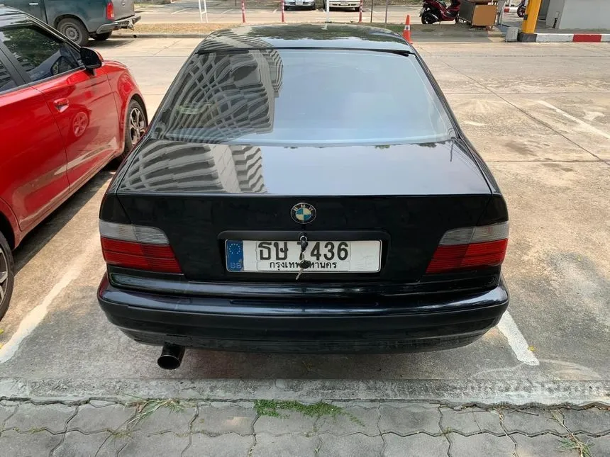 1994 BMW 318i Sedan