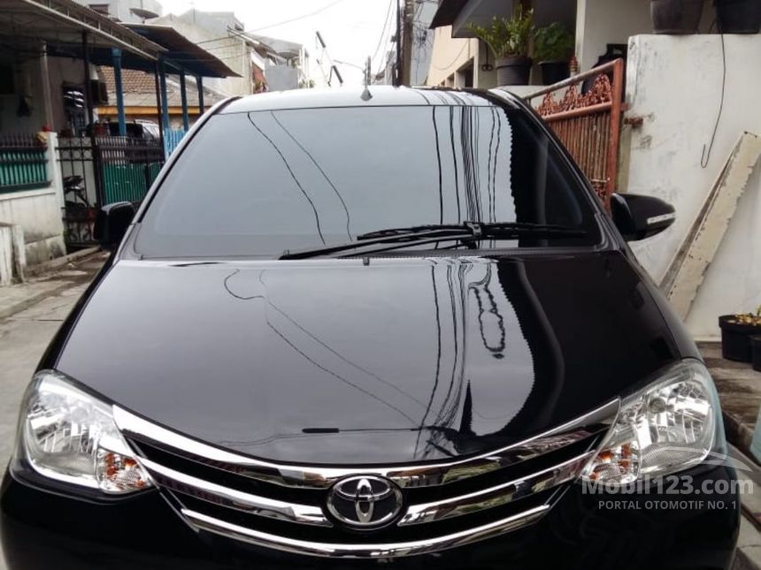 2015 Toyota Etios Valco E Hatchback