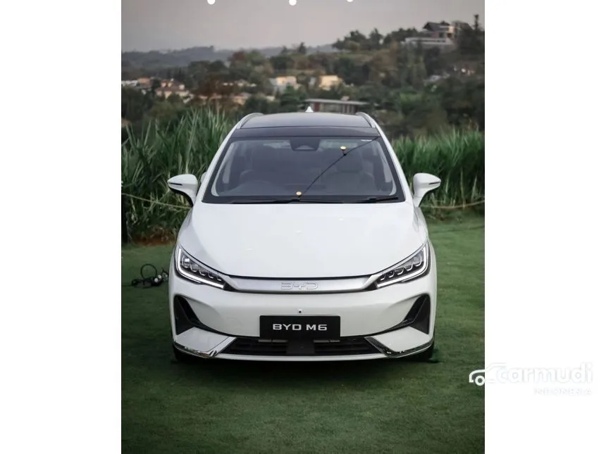 2025 BYD M6 Superior Captain 6-seater MPV