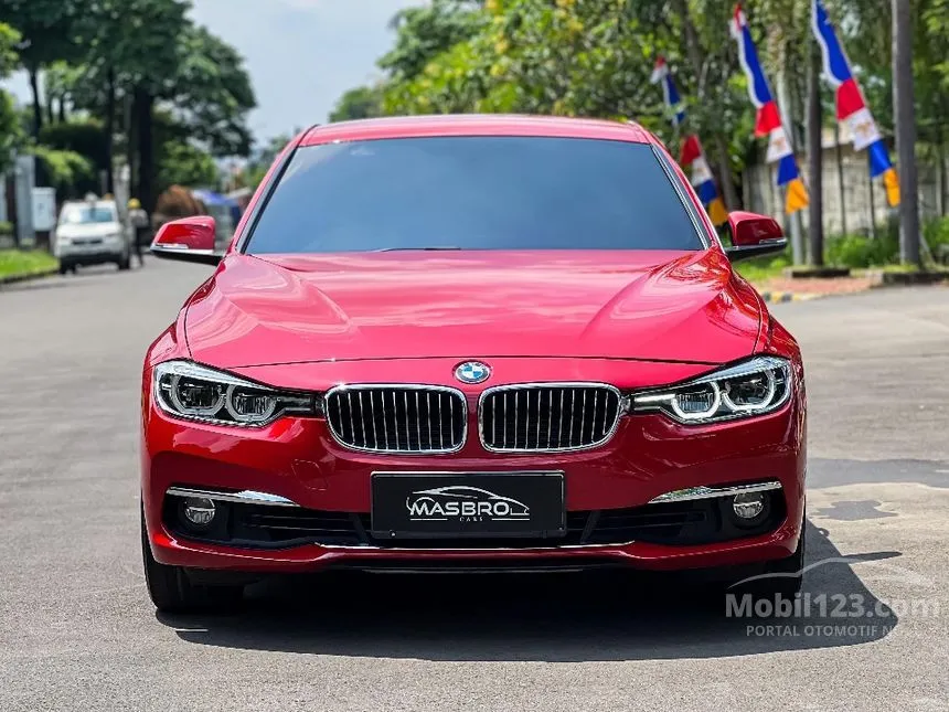 2018 BMW 320i Luxury Sedan
