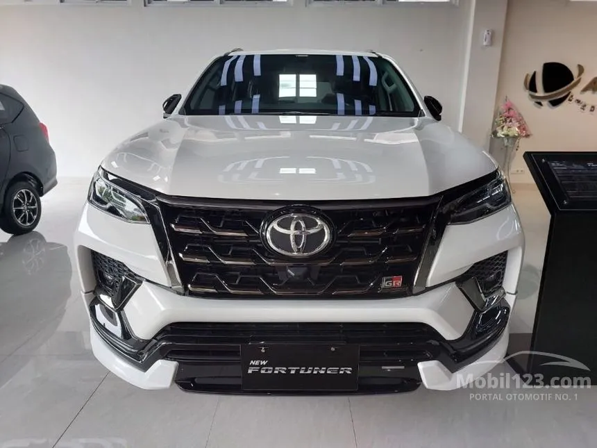 Jual Mobil Toyota Fortuner 2024 GR Sport 2.8 di Jawa Timur Automatic SUV Lainnya Rp 618.000.000