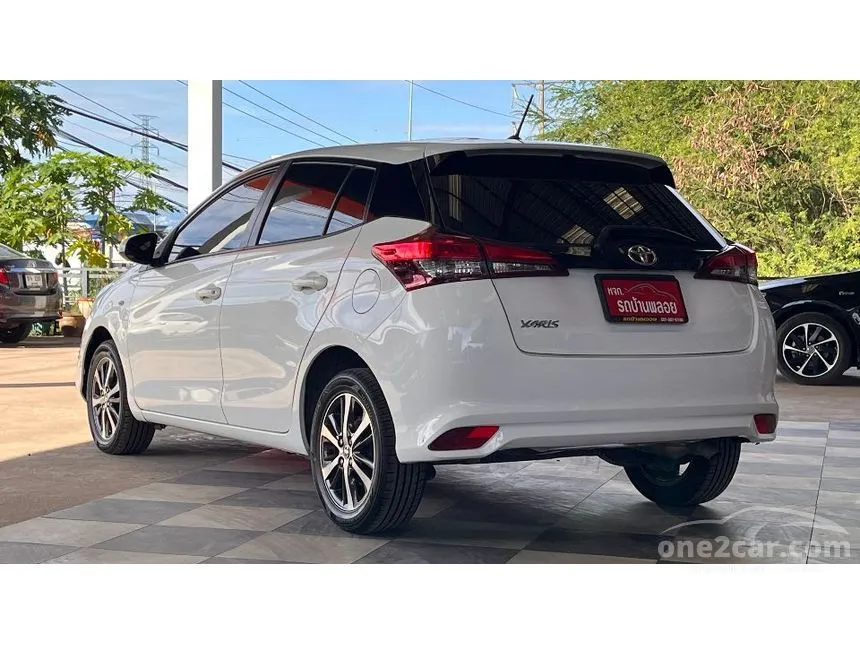 2018 Toyota Yaris Ativ J Sedan