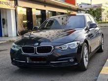 BMW 320i 2.0 Sport Sedan at 2017 hitam dp murah
