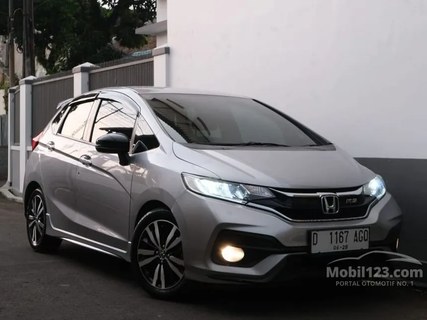 Jual Mobil Honda Jazz 2018 RS 1.5 di Jawa Barat Automatic Hatchback Silver Rp 245.000.000