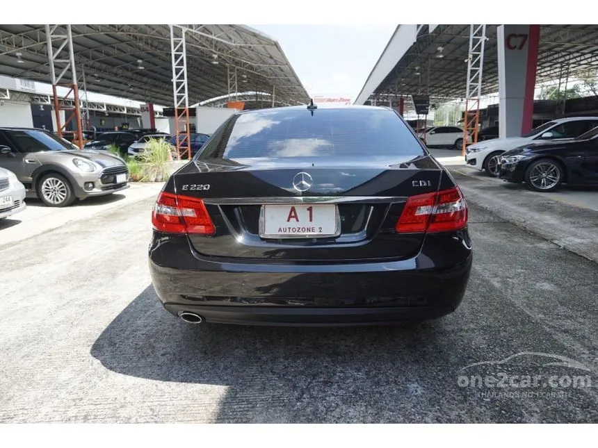2012 Mercedes-Benz E220 Avantgarde CDI BlueEFFICIENCY Sedan