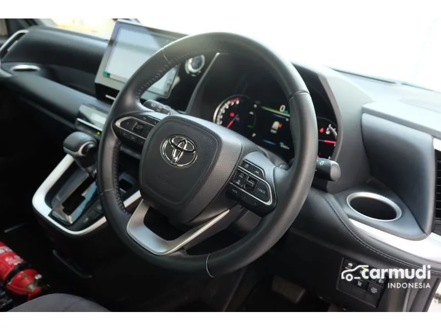 2022 Toyota Voxy MPV