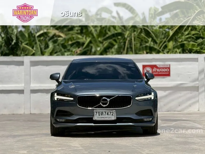 2017 Volvo S90 D4 Momentum Sedan