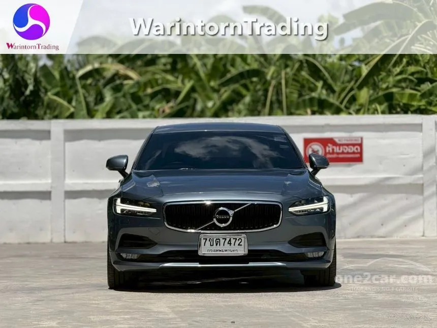 2017 Volvo S90 D4 Momentum Sedan