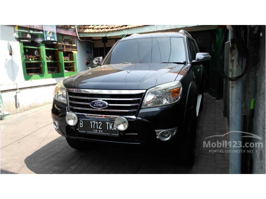 Jual Mobil Ford Everest 2009 XLT 2 5 di Jawa Timur 